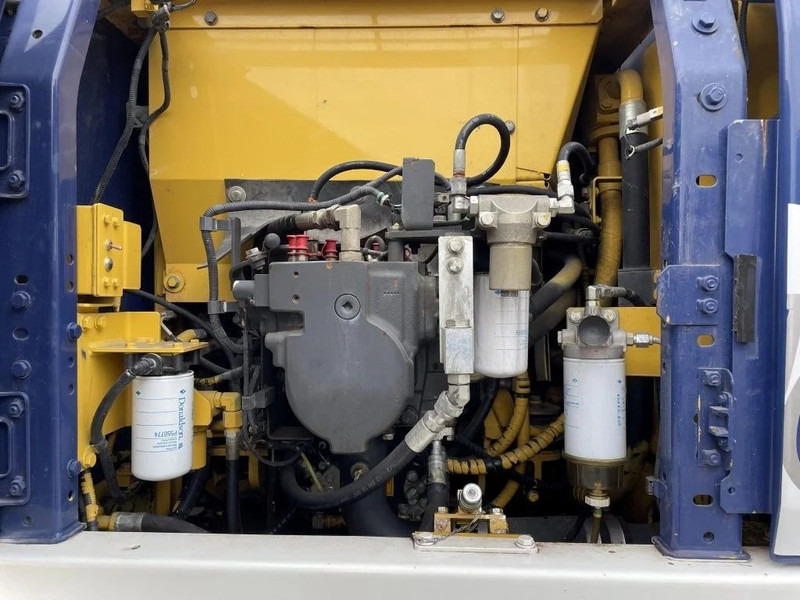 Excavadora de cadenas Komatsu HB215 Semilong SUPER NICE AND CLEAN MACHINE !: foto 9