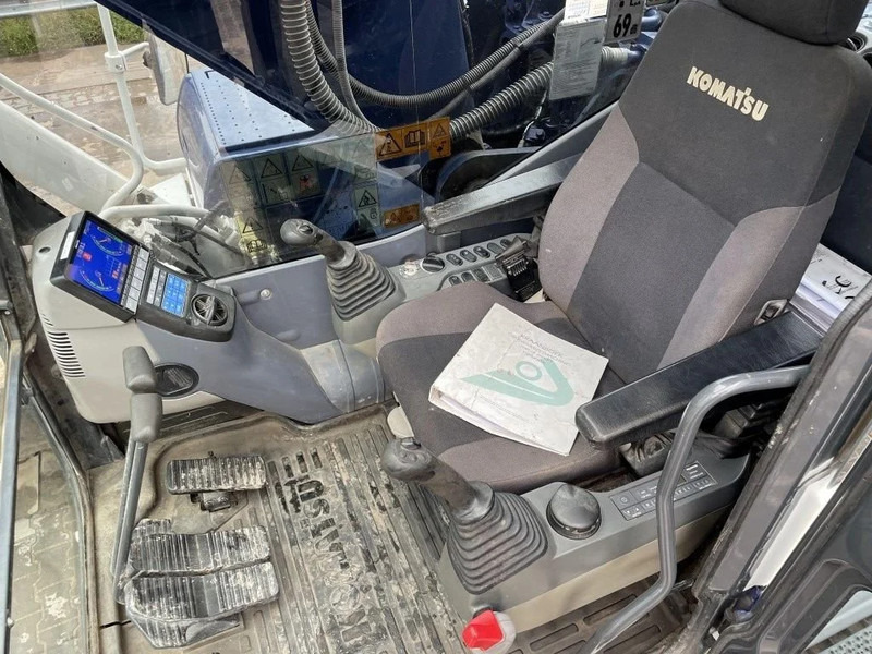 Excavadora de cadenas Komatsu HB215 Semilong SUPER NICE AND CLEAN MACHINE !: foto 17