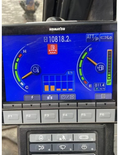 Excavadora de cadenas Komatsu HB215 Semilong SUPER NICE AND CLEAN MACHINE !: foto 16