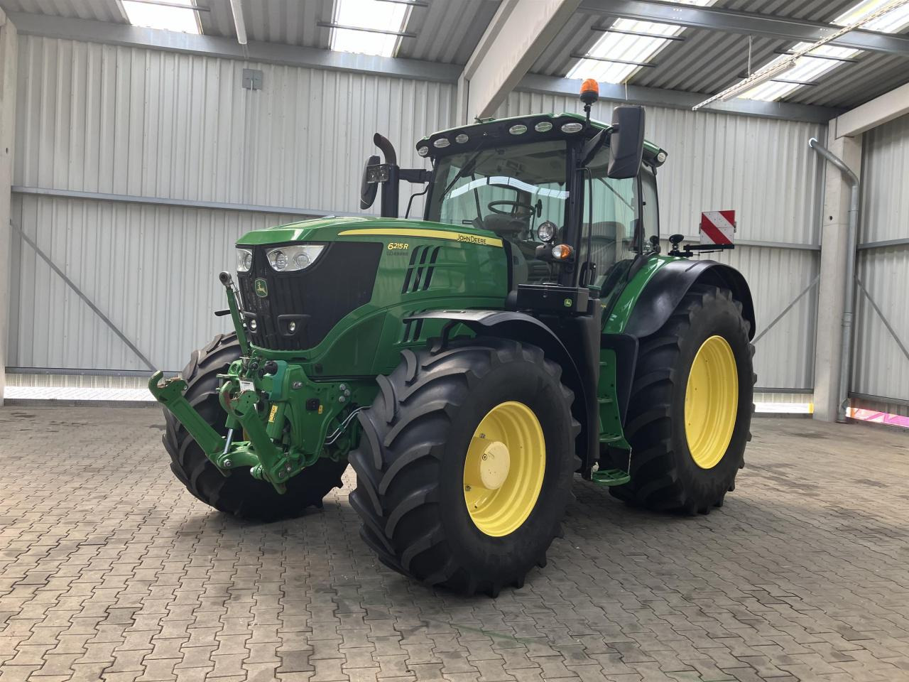John Deere 6215R - Tractor: foto 1 John Deere 6215R - Tractor: foto 1