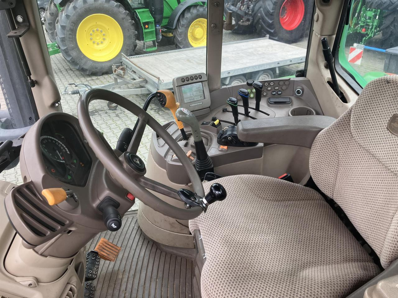 John Deere 6630 PREMIUM - Tractor: foto 4 John Deere 6630 PREMIUM - Tractor: foto 4