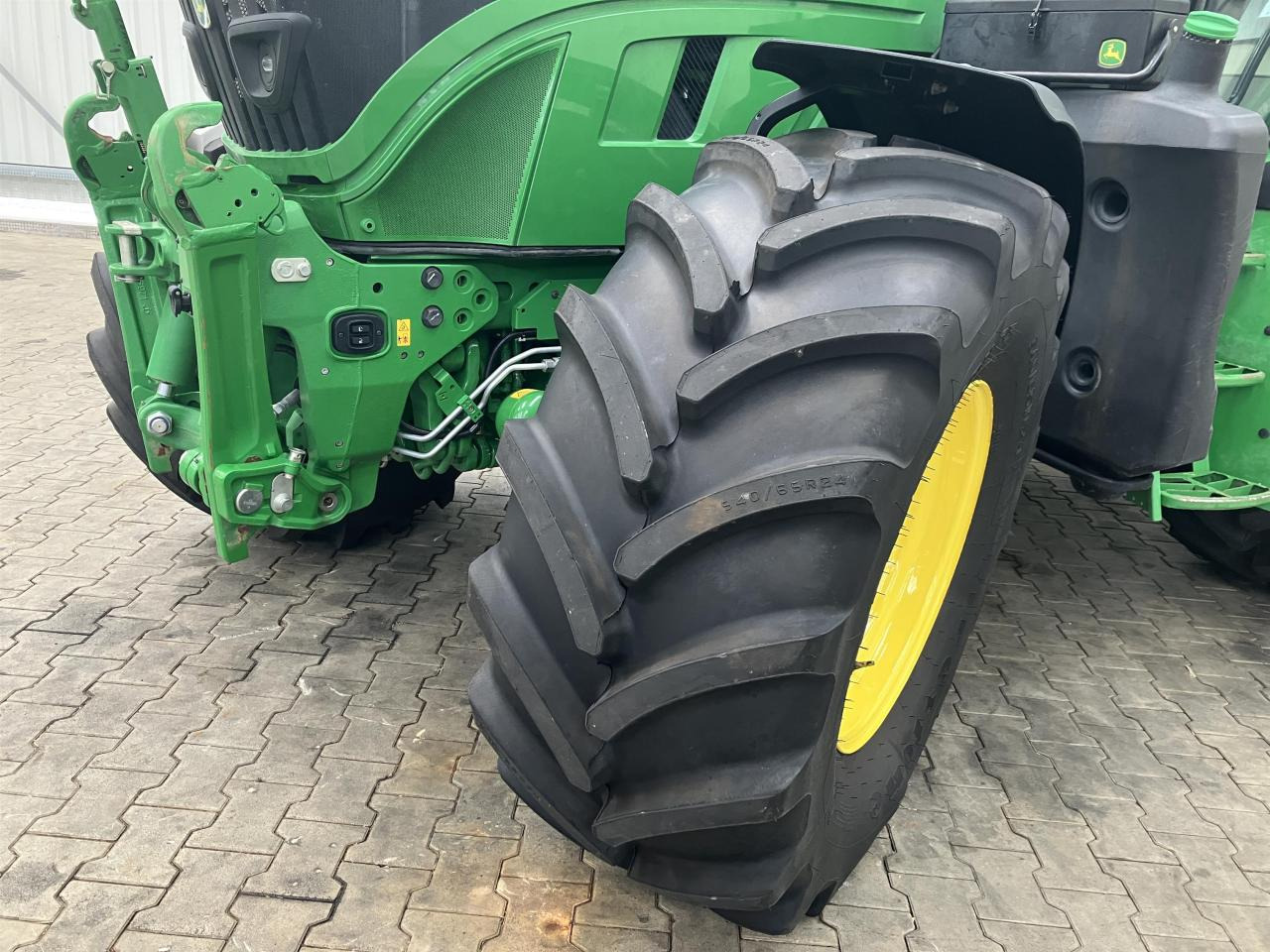 John Deere 6R 140 - Tractor: foto 2 John Deere 6R 140 - Tractor: foto 2