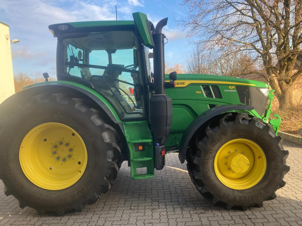 John Deere 6R 155 - Tractor: foto 2 John Deere 6R 155 - Tractor: foto 2