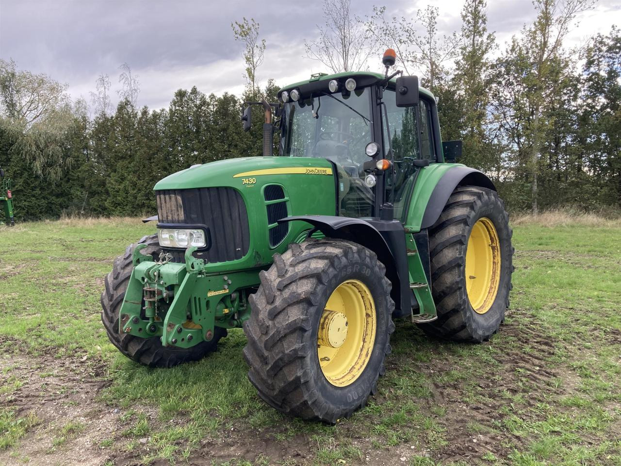 John Deere 7430 - Tractor: foto 1 John Deere 7430 - Tractor: foto 1