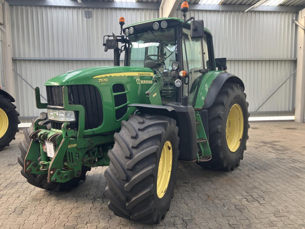 John Deere 7530 PREMIUM - Tractor: foto 1 John Deere 7530 PREMIUM - Tractor: foto 1