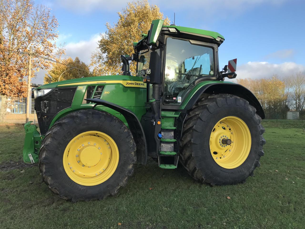 John Deere 7R 310 - Tractor: foto 1 John Deere 7R 310 - Tractor: foto 1