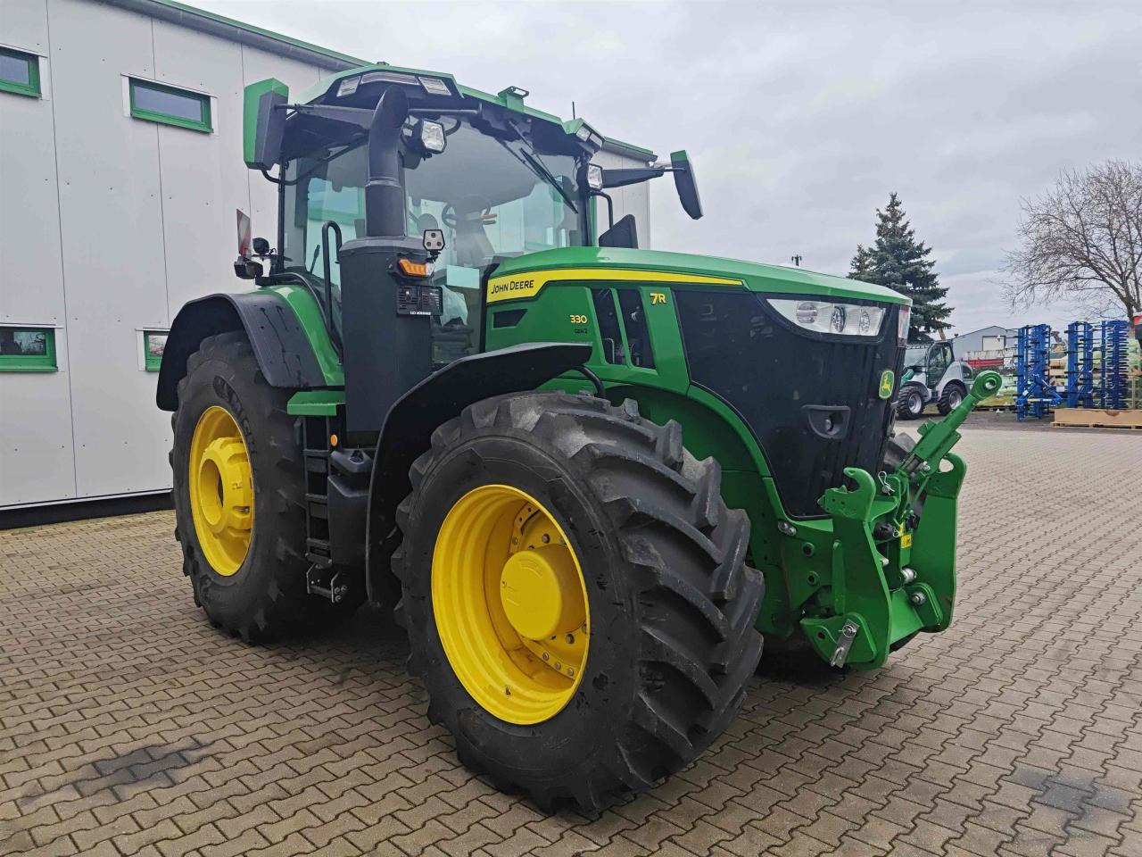 John Deere 7R 330 - Tractor: foto 1 John Deere 7R 330 - Tractor: foto 1