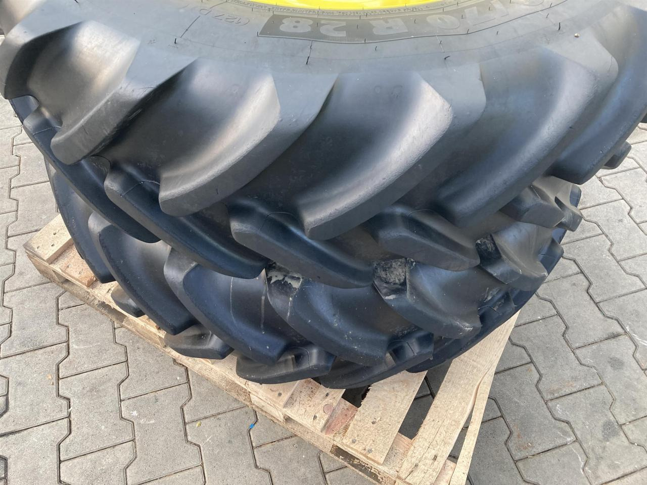 Michelin 380/70R28 - Neumático para Maquinaria agrícola: foto 3 Michelin 380/70R28 - Neumático para Maquinaria agrícola: foto 3