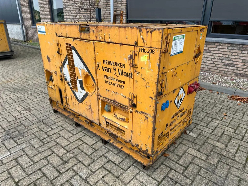Atlas-Copco Komatsu 40 kVA Silent generatorset - Generador industriale: foto 4 Atlas-Copco Komatsu 40 kVA Silent generatorset - Generador industriale: foto 4