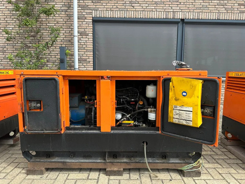 Atlas-Copco QAS 18 Yanmar Mecc Alte Spa 18 kVA Silent generatorset - Generador industriale: foto 4 Atlas-Copco QAS 18 Yanmar Mecc Alte Spa 18 kVA Silent generatorset - Generador industriale: foto 4