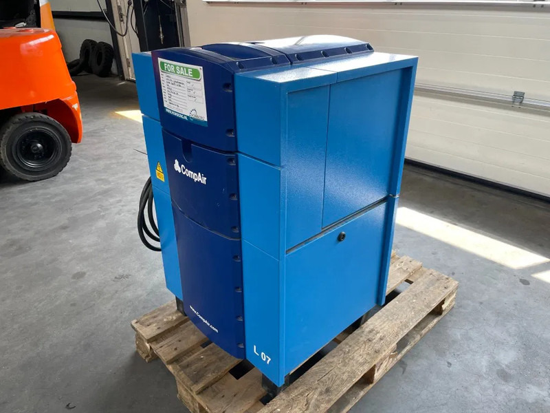 Compair L07 - 7,5A Schroefcompressor 750L/min als nieuw! - Compresor de aire: foto 3 Compair L07 - 7,5A Schroefcompressor 750L/min als nieuw! - Compresor de aire: foto 3