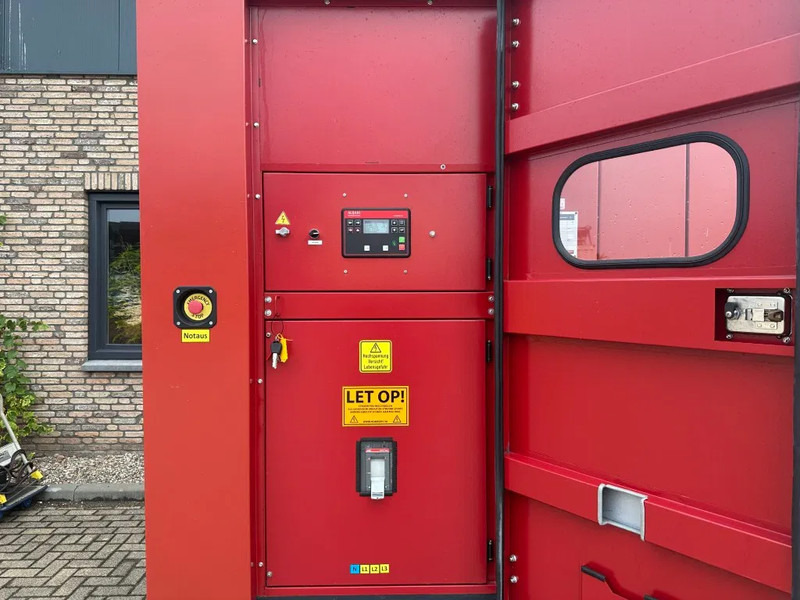 Doosan Mecc Alte Spa 680 kVA Silent generatorset as New Demo 2021 ! - Generador industriale: foto 2 Doosan Mecc Alte Spa 680 kVA Silent generatorset as New Demo 2021 ! - Generador industriale: foto 2