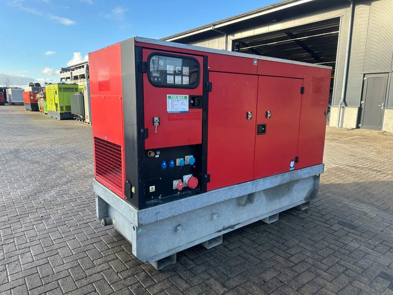 Europower EPUS44TDE Kubota Leroy Somer 44 kVA Supersilent Rental generatorset - Generador industriale: foto 3 Europower EPUS44TDE Kubota Leroy Somer 44 kVA Supersilent Rental generatorset - Generador industriale: foto 3