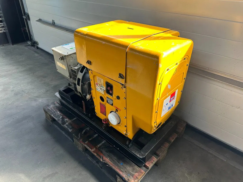 Hatz 2L40CH Stamford 15 kVA Silentpack generatorset - Generador industriale: foto 2 Hatz 2L40CH Stamford 15 kVA Silentpack generatorset - Generador industriale: foto 2