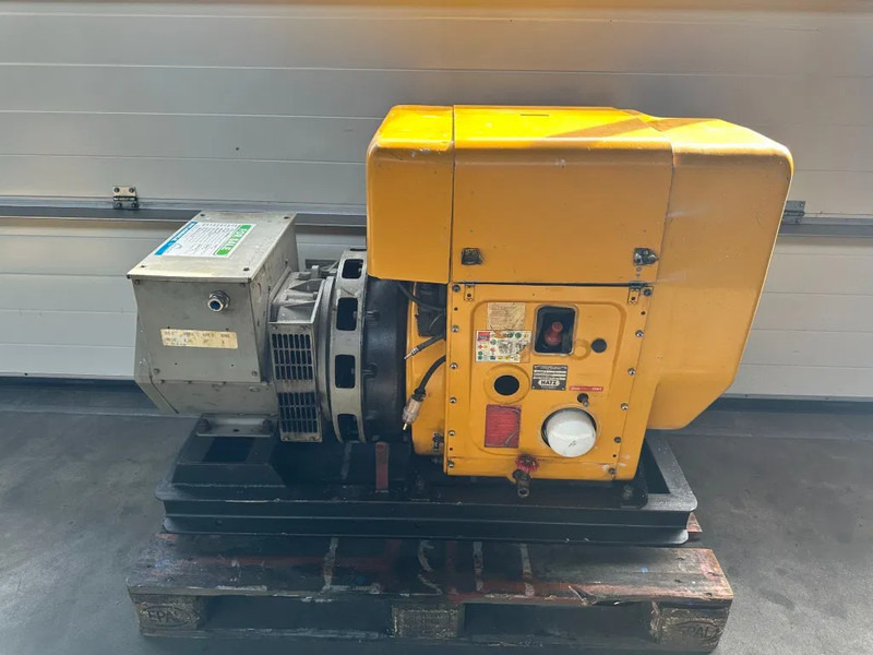 Hatz 2L40CH Stamford 15 kVA Silentpack generatorset - Generador industriale: foto 1 Hatz 2L40CH Stamford 15 kVA Silentpack generatorset - Generador industriale: foto 1