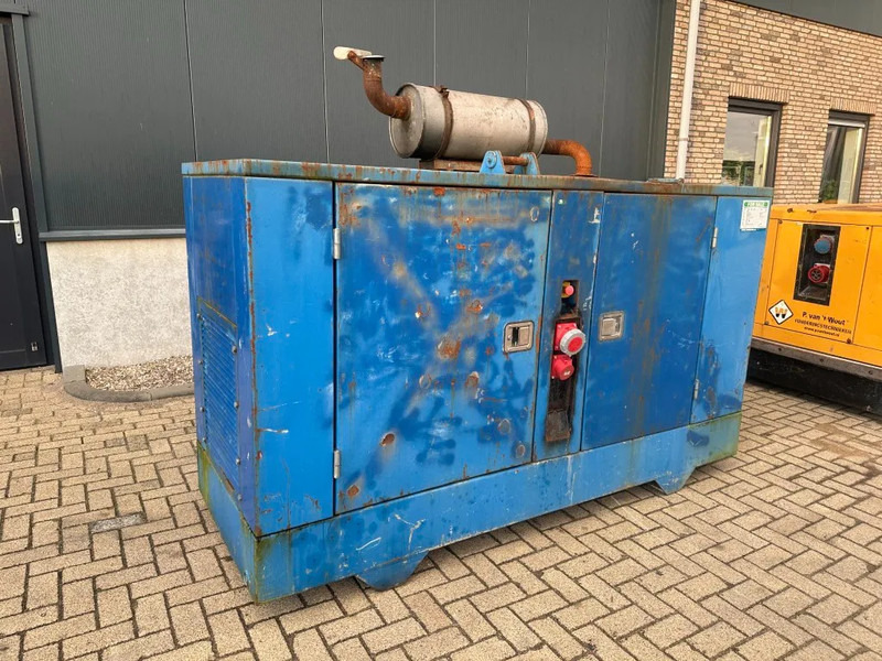 Iveco 8061 Leroy Somer 85 kVA Silent generatorset - Generador industriale: foto 3 Iveco 8061 Leroy Somer 85 kVA Silent generatorset - Generador industriale: foto 3