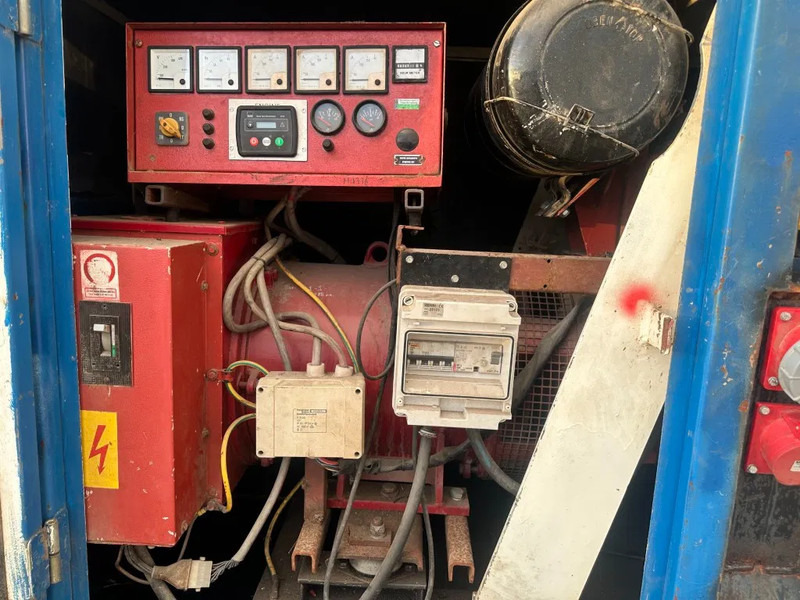 Iveco 8061 Leroy Somer 85 kVA Silent generatorset - Generador industriale: foto 5 Iveco 8061 Leroy Somer 85 kVA Silent generatorset - Generador industriale: foto 5