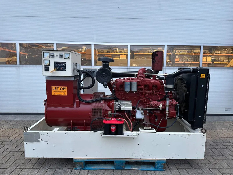 Iveco 8061 SI 07.05 A 550 Marelli 100 kVA noodstroom generatorset - Generador industriale: foto 1 Iveco 8061 SI 07.05 A 550 Marelli 100 kVA noodstroom generatorset - Generador industriale: foto 1