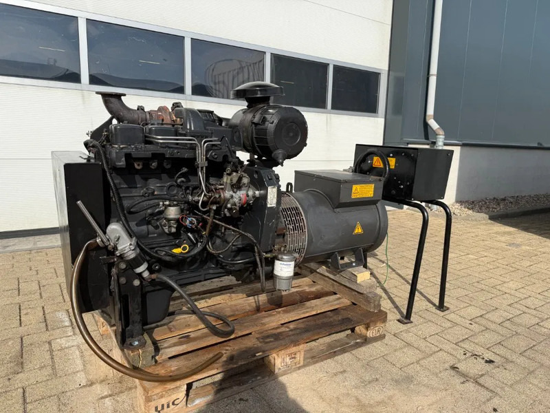 Iveco FPT Himoinsa Mecc Alte Spa 75 kVA generatorset - Generador industriale: foto 3 Iveco FPT Himoinsa Mecc Alte Spa 75 kVA generatorset - Generador industriale: foto 3