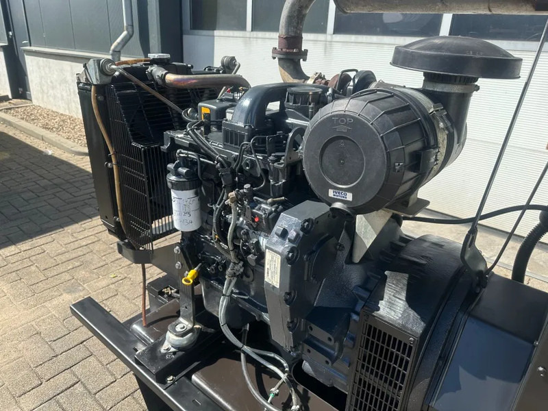 Iveco FPT NEF45 SM1A.A007 Himoinsa Stamford 66 kVA generatorset - Generador industriale: foto 3 Iveco FPT NEF45 SM1A.A007 Himoinsa Stamford 66 kVA generatorset - Generador industriale: foto 3