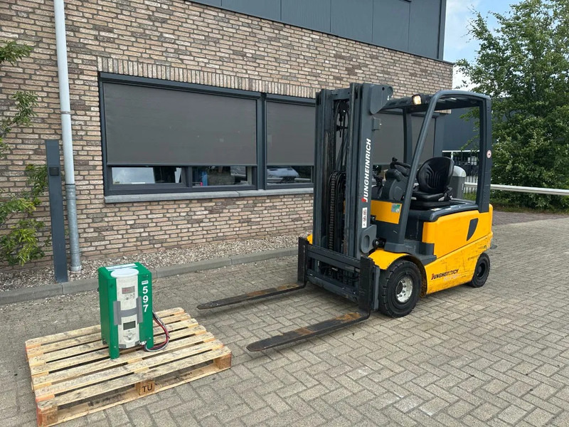 Jungheinrich EFG 425 k-470DZ/SP 2.5 ton Triplex Freelift Sideshift Elektra Heftruck Accu 2016 - Carretilla elevadora eléctrica: foto 4 Jungheinrich EFG 425 k-470DZ/SP 2.5 ton Triplex Freelift Sideshift Elektra Heftruck Accu 2016 - Carretilla elevadora eléctrica: foto 4