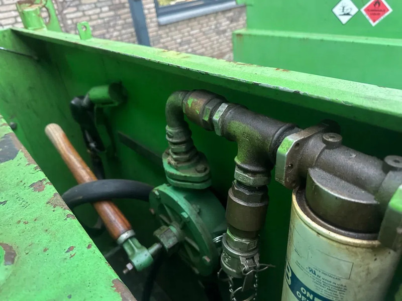 Tanque de almacenamiento Kiwa IBC Steenbergen 2000 liter Dieseltank met handpomp Milieutank: foto 6 Tanque de almacenamiento Kiwa IBC Steenbergen 2000 liter Dieseltank met handpomp Milieutank: foto 6