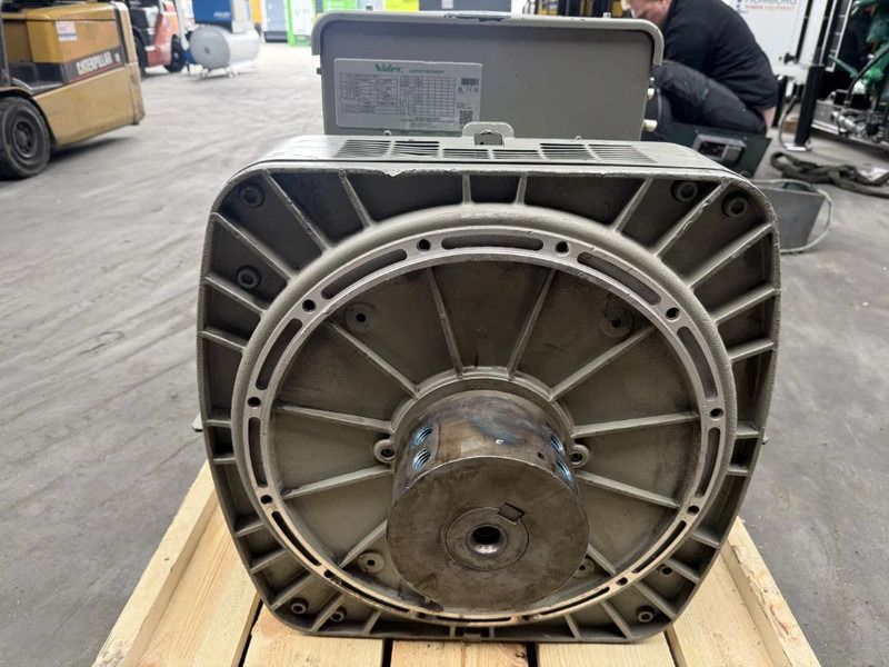 Leroy Somer LSAM 44.3L10 C6/4 Generatordeel 147 kVA Alternator as New ! - Generador industriale: foto 5 Leroy Somer LSAM 44.3L10 C6/4 Generatordeel 147 kVA Alternator as New ! - Generador industriale: foto 5