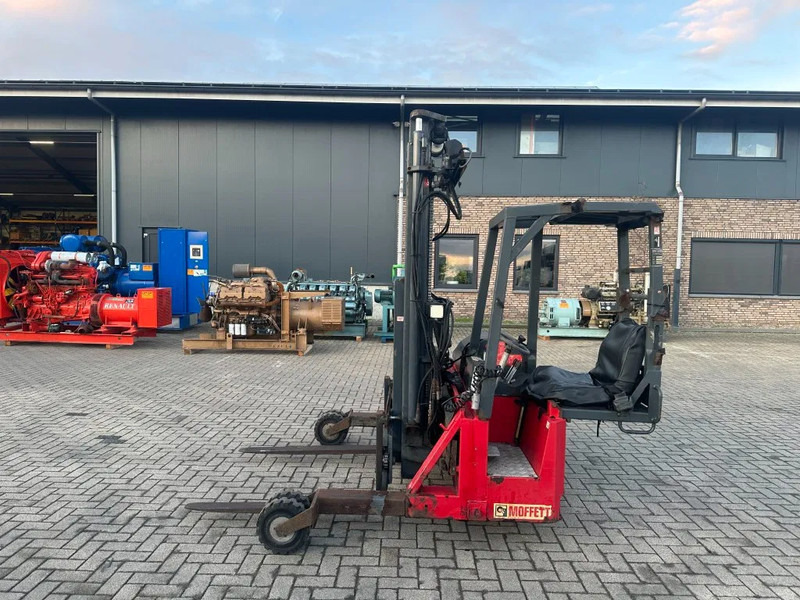 Carretilla elevadora transportable Moffett M4 20.1 Kubota Diesel Kooiaap 2 ton Sideshift Positioner Meeneemheftruck: foto 6