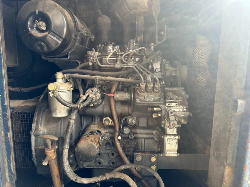 Perkins 130.13 Mecc Alte Spa 10 kVA Silent generatorset - Generador industriale: foto 3 Perkins 130.13 Mecc Alte Spa 10 kVA Silent generatorset - Generador industriale: foto 3