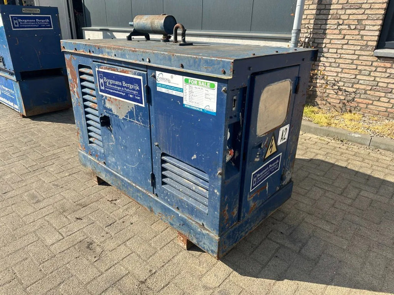 Perkins 130.13 Mecc Alte Spa 10 kVA Silent generatorset - Generador industriale: foto 2 Perkins 130.13 Mecc Alte Spa 10 kVA Silent generatorset - Generador industriale: foto 2