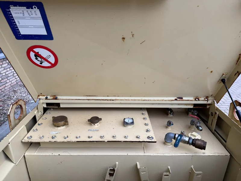 Contenedor marítimo Tolsma Kiwa IBC 1150 liter Dieseltank Milieutank: foto 11 Contenedor marítimo Tolsma Kiwa IBC 1150 liter Dieseltank Milieutank: foto 11