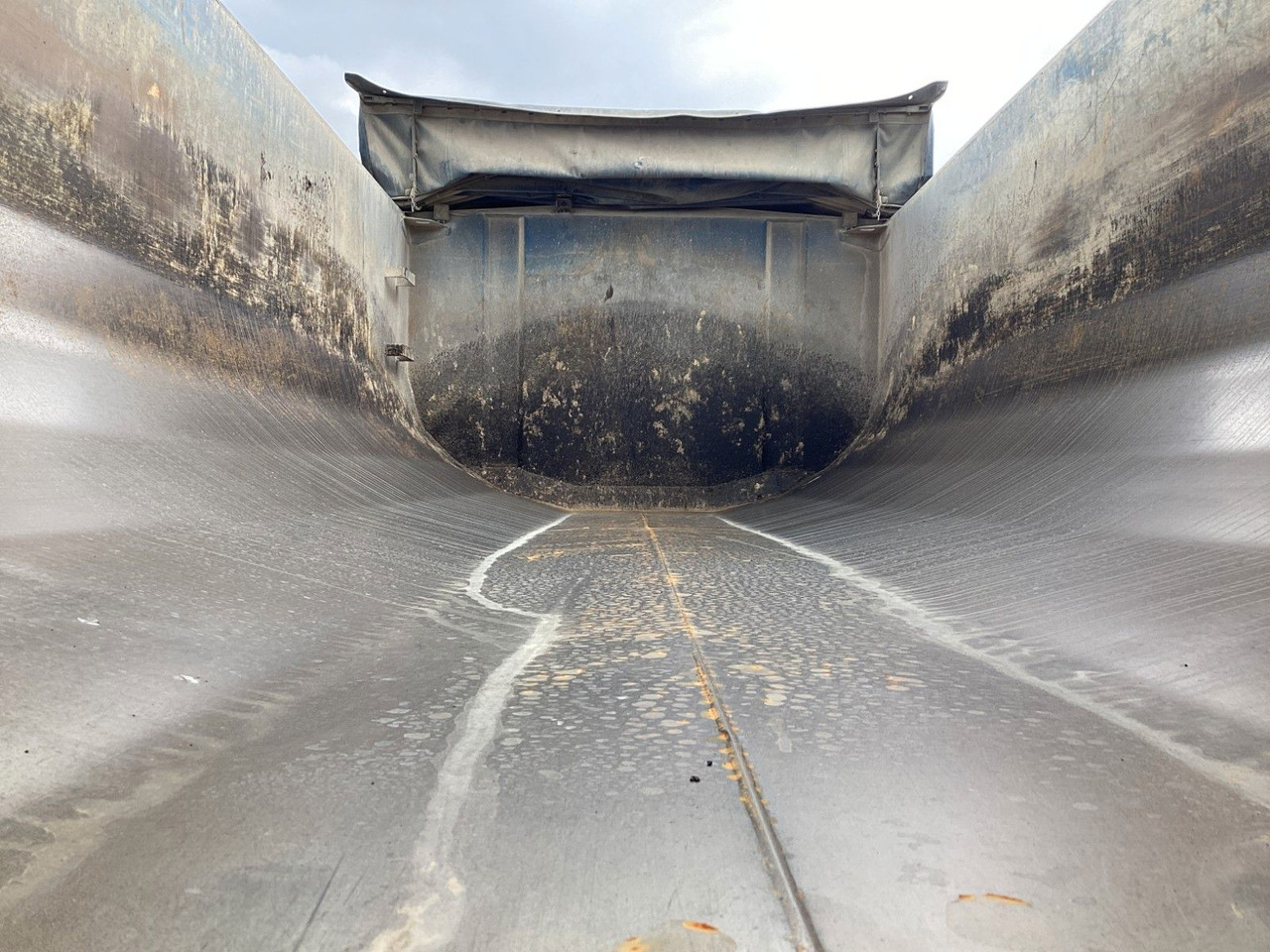 MAN TGS 35.510 Carnehl Thermomulde Asphalt 16,5m³ - Volquete camión: foto 5 MAN TGS 35.510 Carnehl Thermomulde Asphalt 16,5m³ - Volquete camión: foto 5