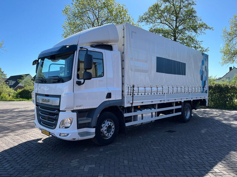 DAF CF 260 FA - Camión caja cerrada: foto 1 DAF CF 260 FA - Camión caja cerrada: foto 1