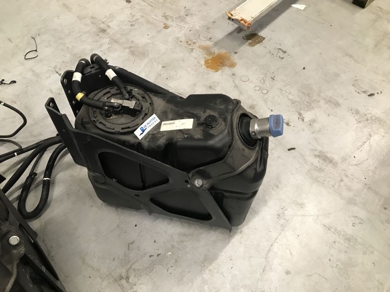 Mercedes-Benz Ad-blue tank met vlotter en steun - Depósito de AdBlue para Camión: foto 4 Mercedes-Benz Ad-blue tank met vlotter en steun - Depósito de AdBlue para Camión: foto 4