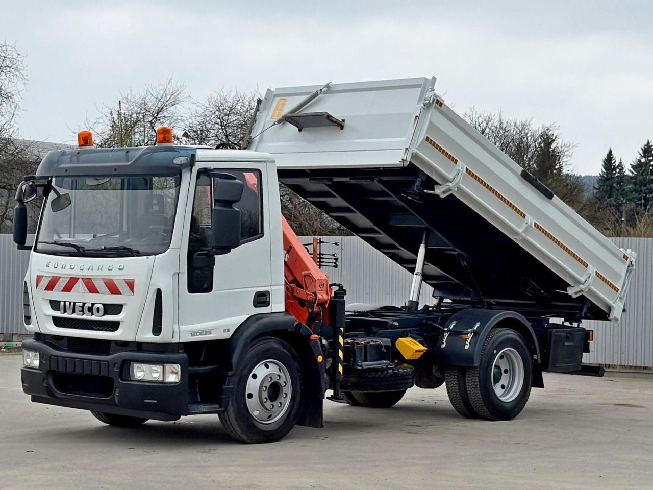 Iveco 120E25 * Kipper 4,20m* ATLAS 910C 4,3/1 A1 * TOP - Camión grúa, Volquete camión: foto 5 Iveco 120E25 * Kipper 4,20m* ATLAS 910C 4,3/1 A1 * TOP - Camión grúa, Volquete camión: foto 5