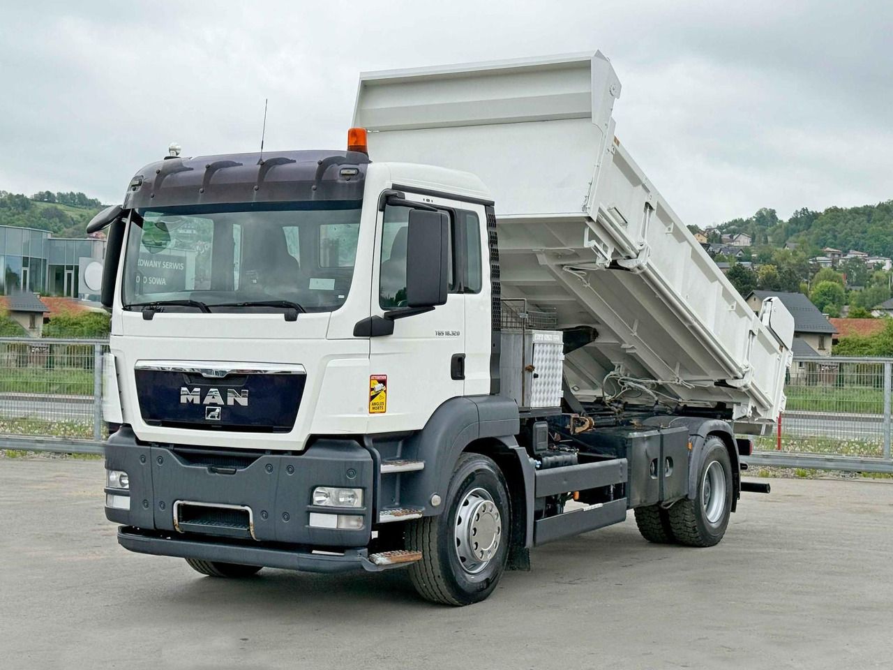 MAN TGS 18.320 * KIPPER 4,95m + BORDMATIC*TOPZUSTAND - Volquete camión, Camión grúa: foto 1 MAN TGS 18.320 * KIPPER 4,95m + BORDMATIC*TOPZUSTAND - Volquete camión, Camión grúa: foto 1