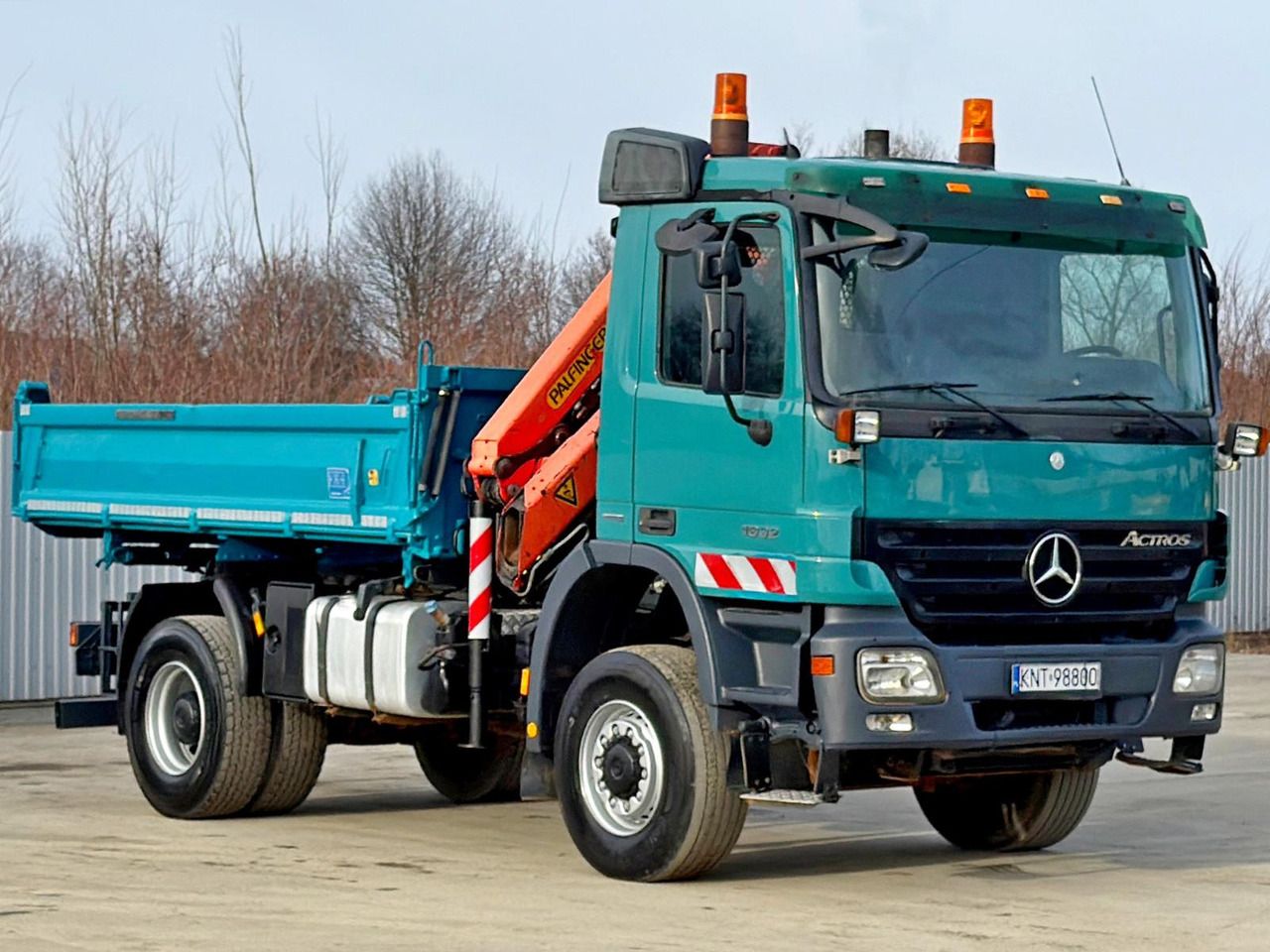 Mercedes-Benz ACTROS 1832 * KIPPER 4,00 m + PK 9501 * 4x4 - Camión grúa: foto 4 Mercedes-Benz ACTROS 1832 * KIPPER 4,00 m + PK 9501 * 4x4 - Camión grúa: foto 4