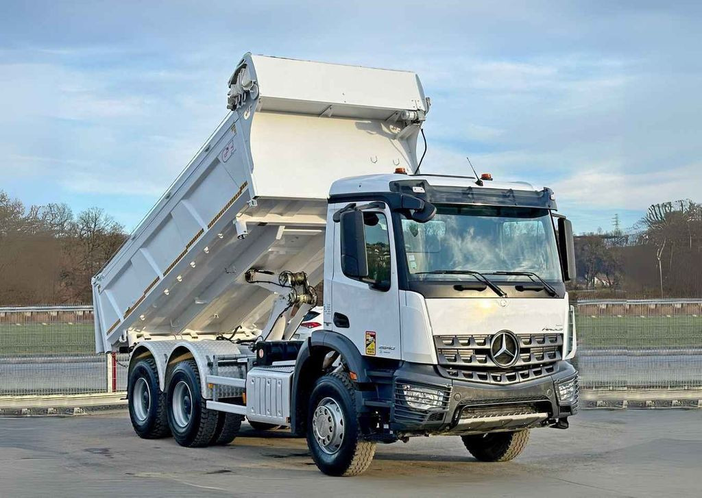 Mercedes-Benz AROCS 3240* KIPPER 5,10 + BORDMATIC / 6x4 Mercedes-Benz AROCS 2640* KIPPER 5,10 + BORDMATIC / 6x4 - Volquete camión: foto 1 Mercedes-Benz AROCS 3240* KIPPER 5,10 + BORDMATIC / 6x4 Mercedes-Benz AROCS 2640* KIPPER 5,10 + BORDMATIC / 6x4 - Volquete camión: foto 1