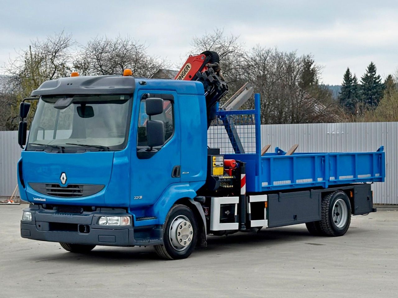 Renault MIDLUM 220 *TIPPER 4,20m *PK 8502 B * TOPZUSTAND - Otros: foto 4 Renault MIDLUM 220 *TIPPER 4,20m *PK 8502 B * TOPZUSTAND - Otros: foto 4