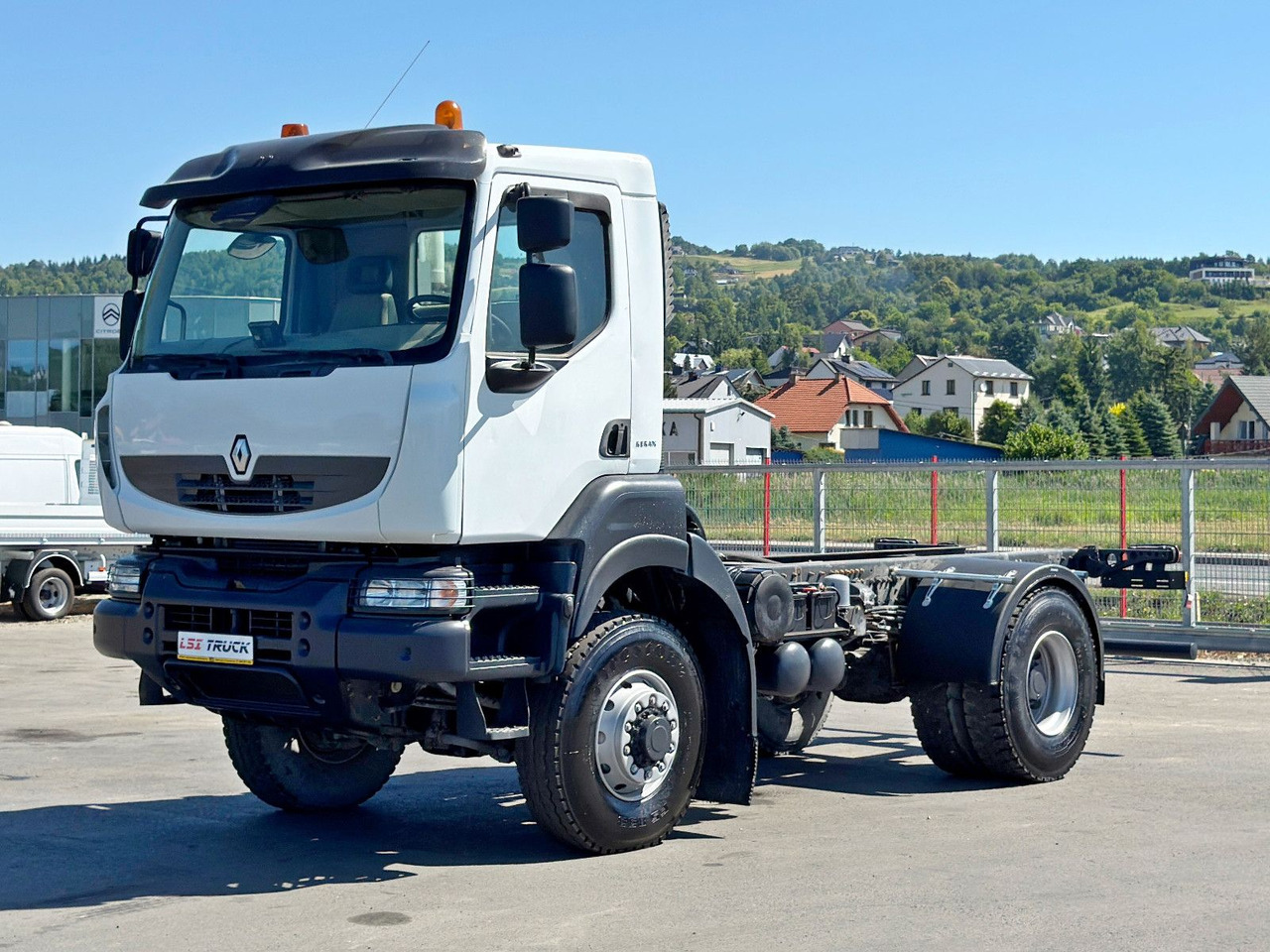 Renault KERAX 370 * FAHRGESTELL 4,55 m / 4x4*TOPZUSTAND - Chasis camión: foto 2 Renault KERAX 370 * FAHRGESTELL 4,55 m / 4x4*TOPZUSTAND - Chasis camión: foto 2