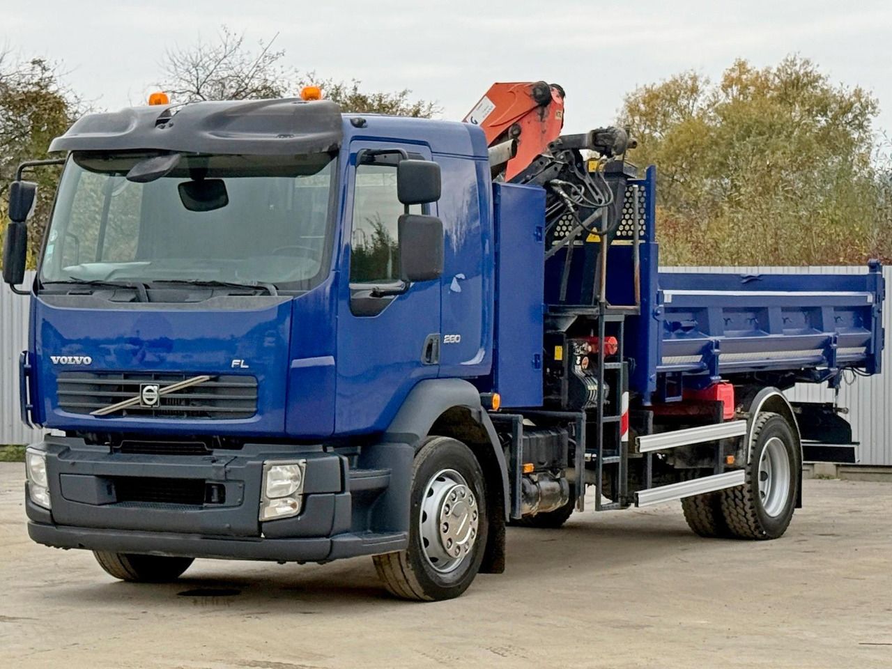 Volvo FL280 KIPPER 4,35m * PALFINGER PK 10000 + FUNK - Camión grúa: foto 4 Volvo FL280 KIPPER 4,35m * PALFINGER PK 10000 + FUNK - Camión grúa: foto 4