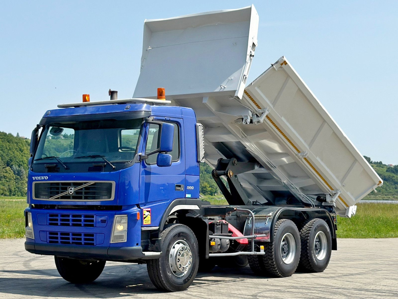 Volvo FM 380 Kipper 5,20 m + BORDMATIC / 6x4 - Volquete camión, Camión grúa: foto 3 Volvo FM 380 Kipper 5,20 m + BORDMATIC / 6x4 - Volquete camión, Camión grúa: foto 3