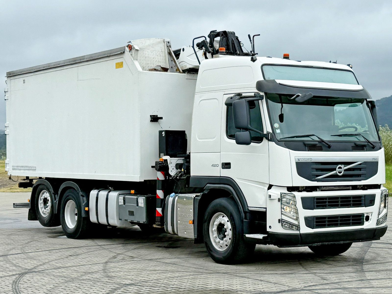 Volvo FM 420 Kipper 6,20 m * EPSILON Q150L75 *TOP - Volquete camión, Camión grúa: foto 3 Volvo FM 420 Kipper 6,20 m * EPSILON Q150L75 *TOP - Volquete camión, Camión grúa: foto 3