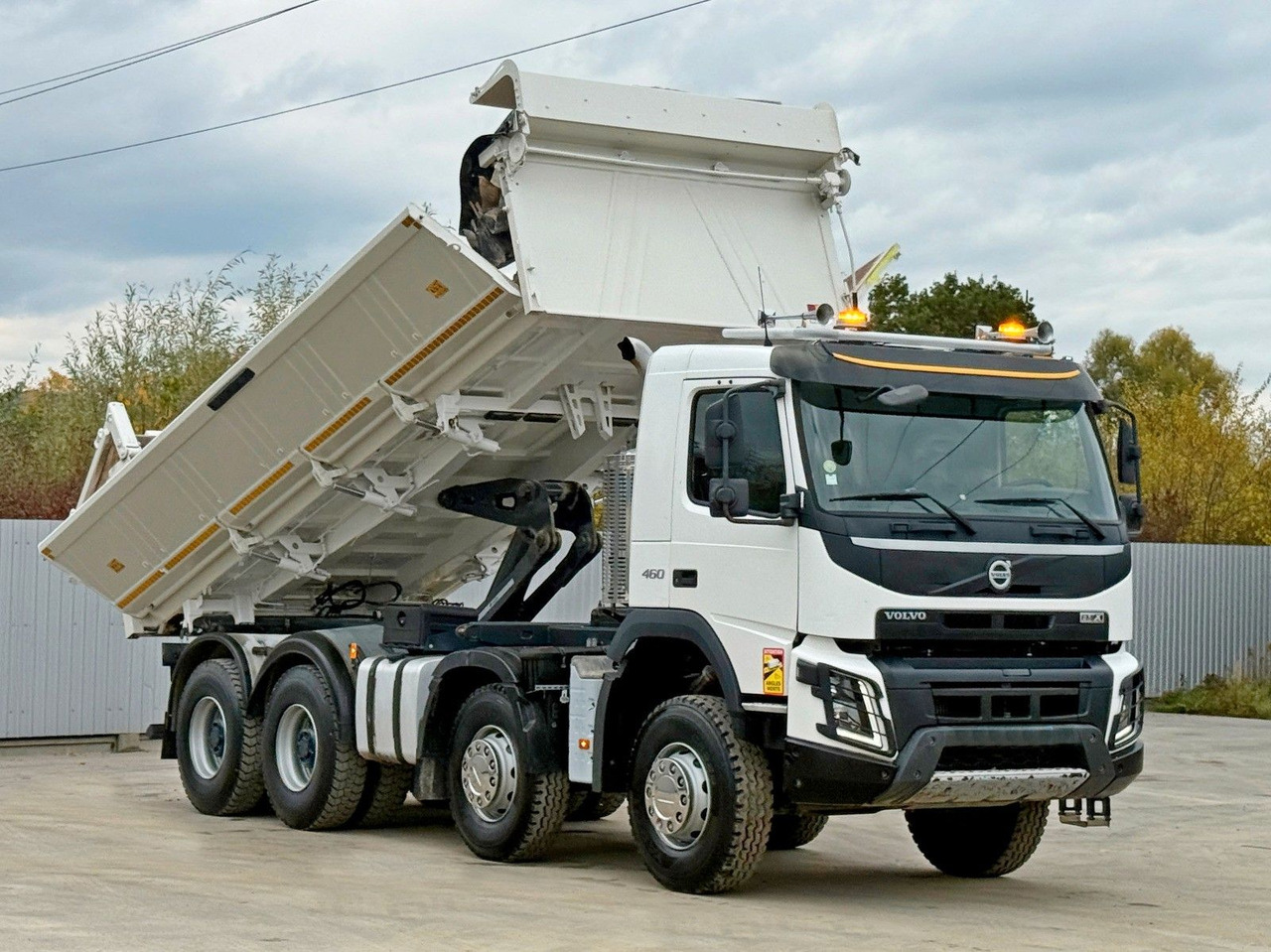Volvo FMX 460 Kipper * BORDMATIC * 8x4 * TOPZUSTAND - Volquete camión: foto 1 Volvo FMX 460 Kipper * BORDMATIC * 8x4 * TOPZUSTAND - Volquete camión: foto 1