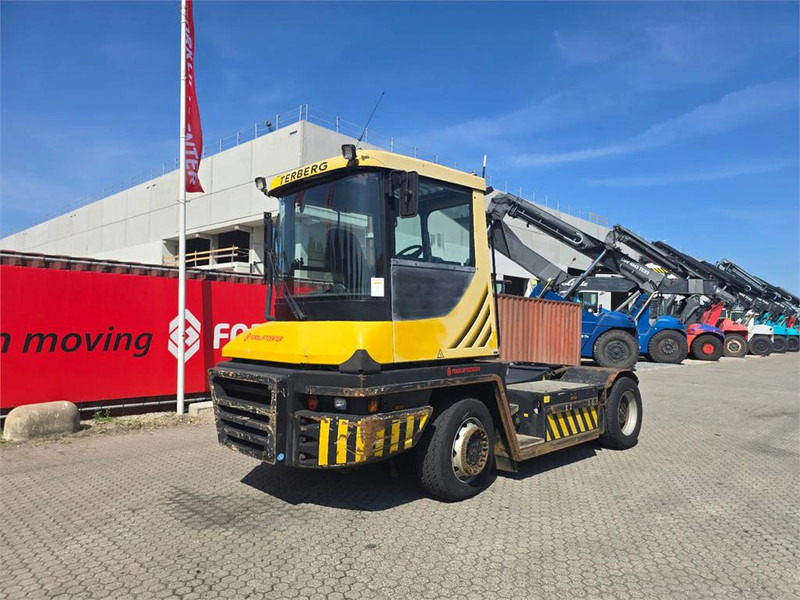 Terberg RT223 4x4 - Tractor industrial: foto 2 Terberg RT223 4x4 - Tractor industrial: foto 2