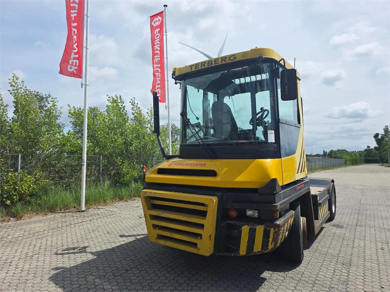 Terberg RT283 4x4 - Tractor industrial: foto 2 Terberg RT283 4x4 - Tractor industrial: foto 2