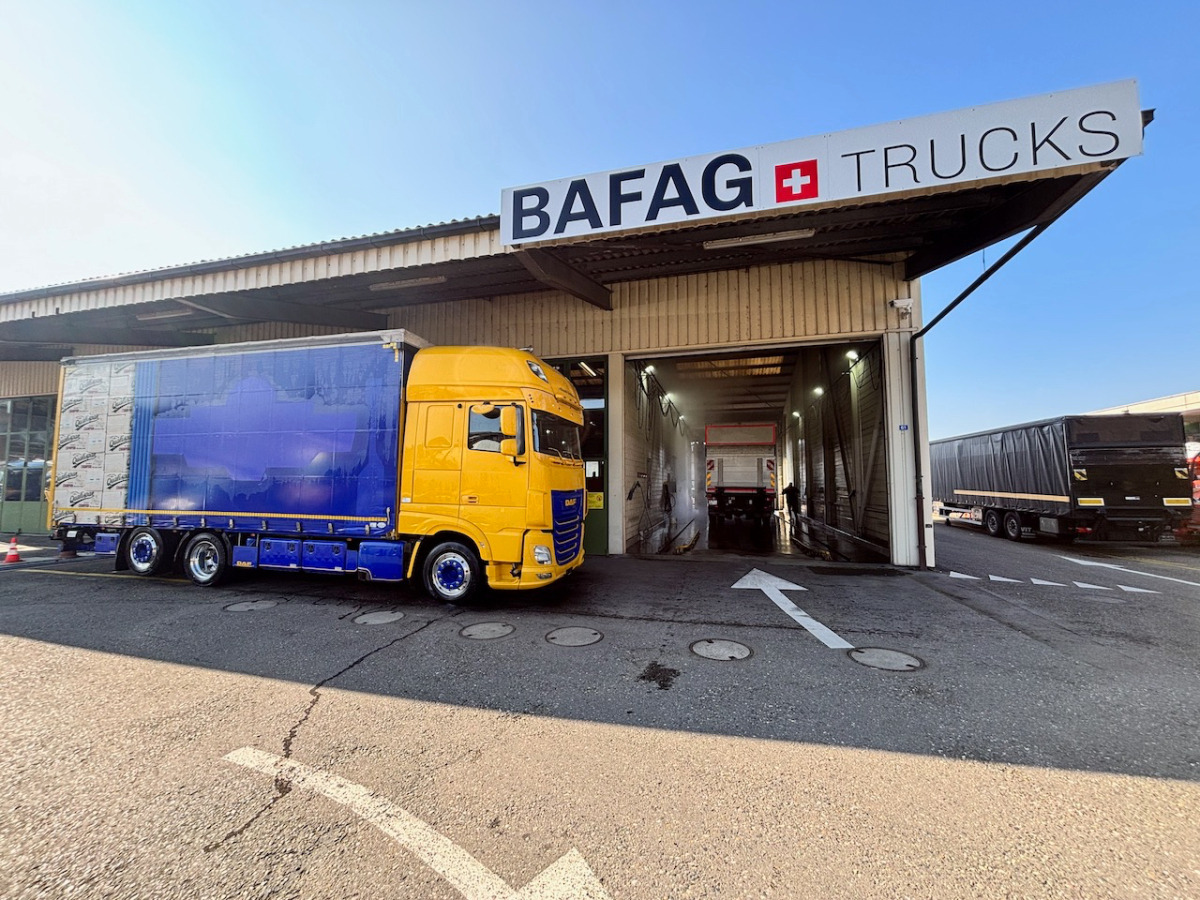 DAF FAN XF 530 LD Jumbo - Camión lona: foto 2 DAF FAN XF 530 LD Jumbo - Camión lona: foto 2