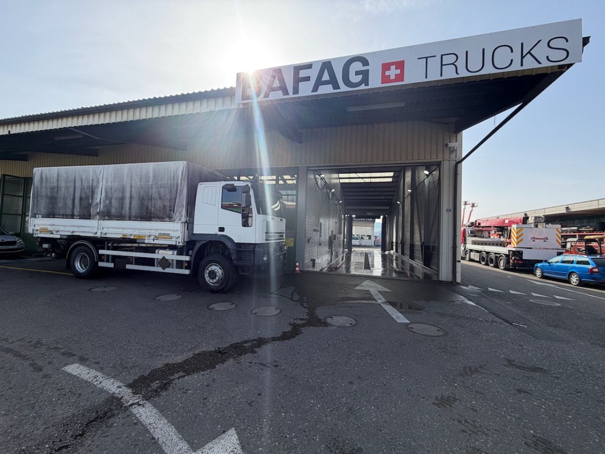 IVECO 190E35W Cursor 4x4 - Portacontenedore/ Intercambiable camión: foto 2 IVECO 190E35W Cursor 4x4 - Portacontenedore/ Intercambiable camión: foto 2