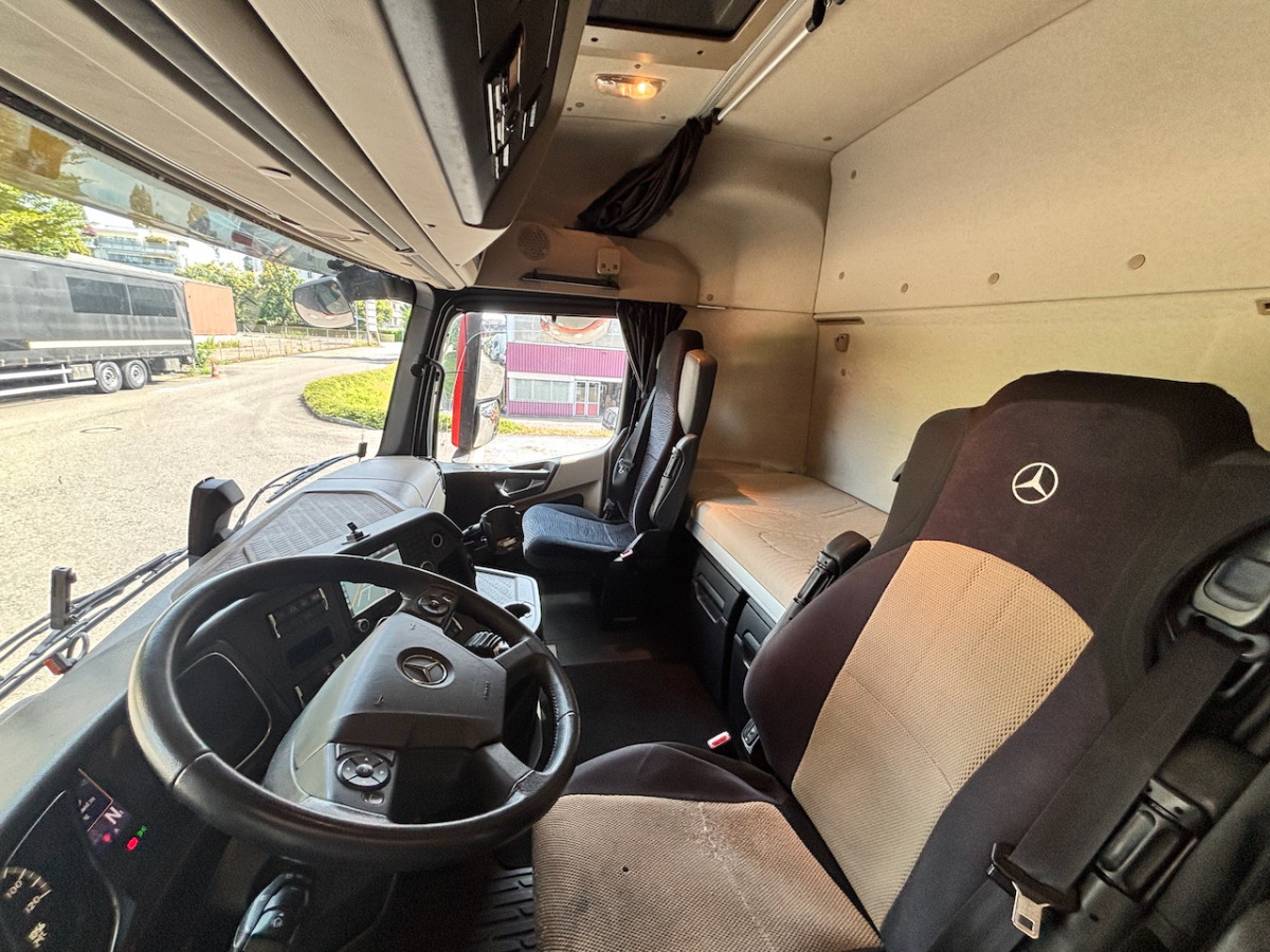 MERCEDES Actros 1848 - Camión caja cerrada: foto 4 MERCEDES Actros 1848 - Camión caja cerrada: foto 4