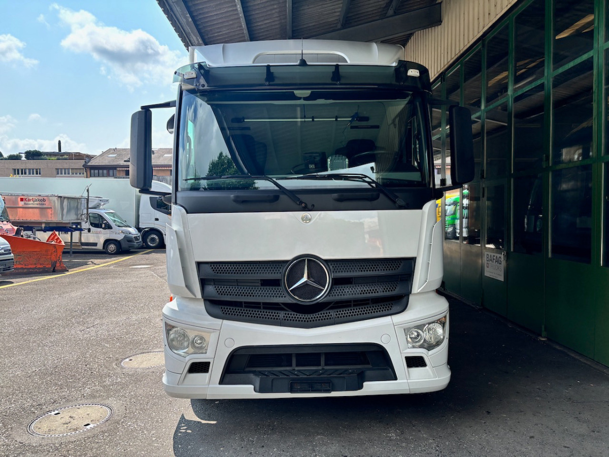 MERCEDES Antos 1824 - Camión caja cerrada: foto 3 MERCEDES Antos 1824 - Camión caja cerrada: foto 3